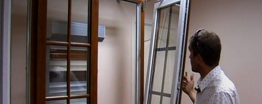 Створка слетела с петли. Что делать?