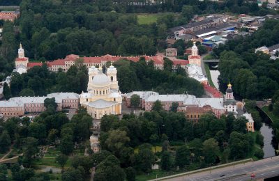 Вид на Александро-Невскую лавру
